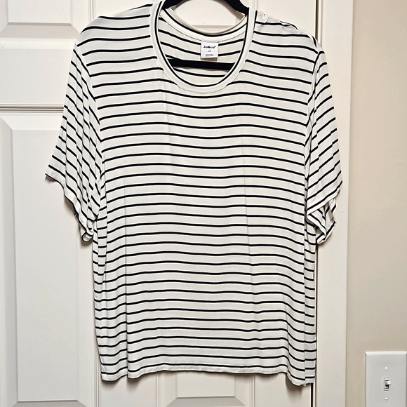 J.o&Co White and Black Stripe Super Soft Knit Scoop Neck T-shirt Large EUC - Picture 1 of 4
